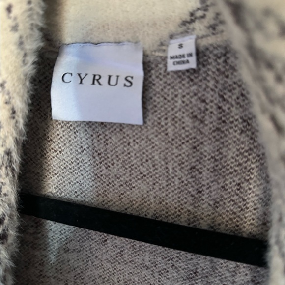 Midi plaid winter coat. Size small - Picture 2 of 4